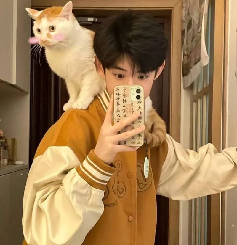 ảnh trai đẹp chụp trước gương