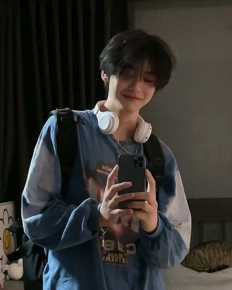 ảnh trai đẹp chụp trước gương