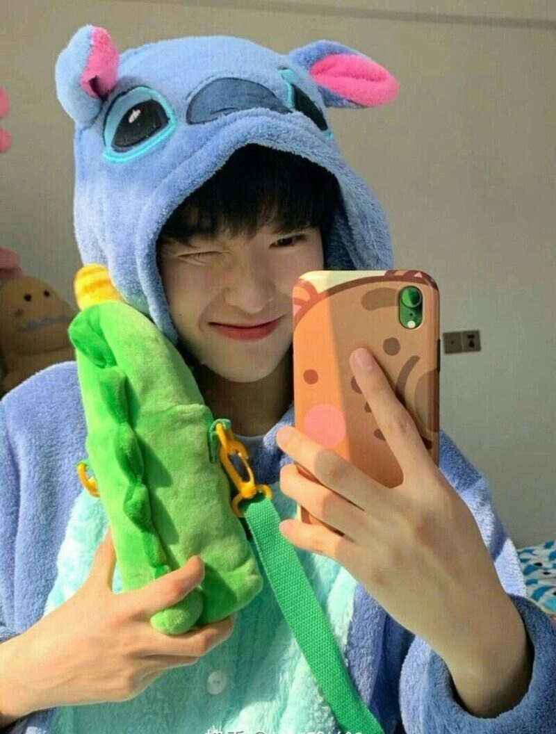 ảnh trai đẹp chụp trước gương