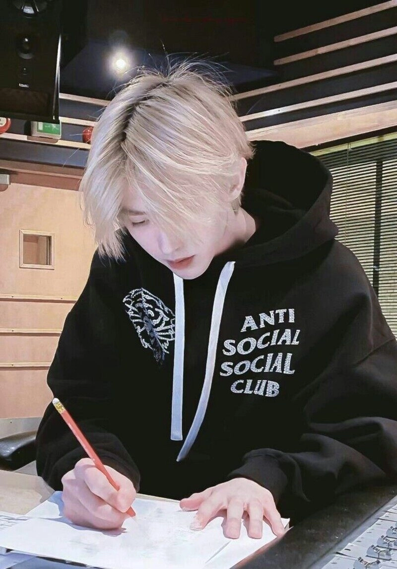 trai đẹp nhuộm tóc