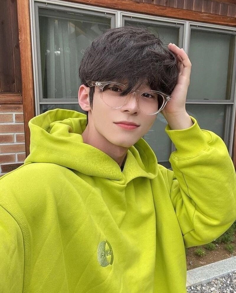 tư thế chụp ảnh selfie đẹp cho nam