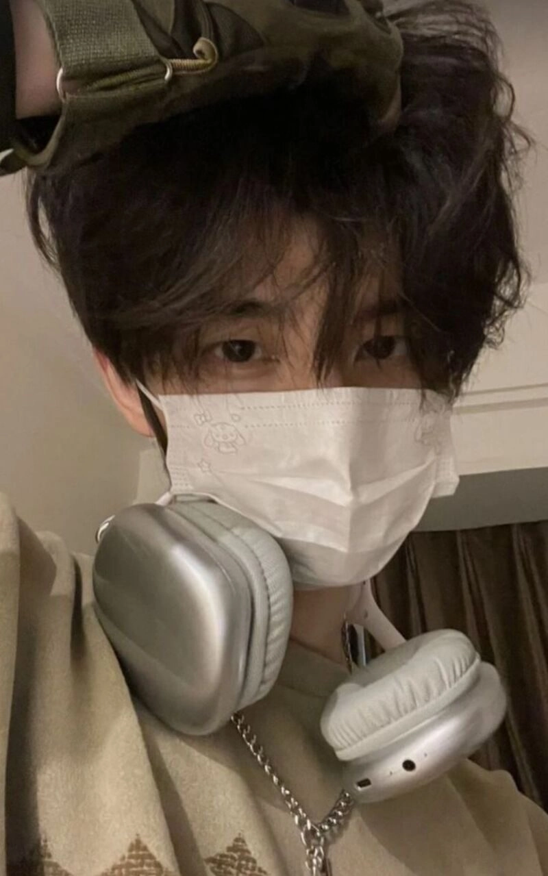 tư thế chụp hình nam đẹp